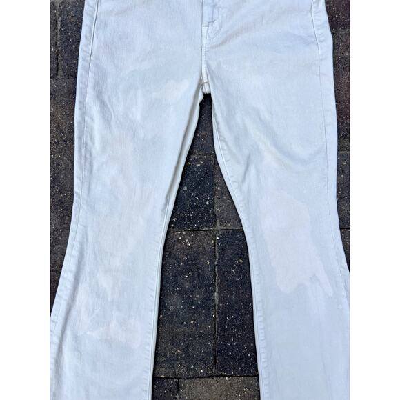 Mother mid rise weekender fray flare mottled cream jeans size 28x31 - Picture 5 of 7